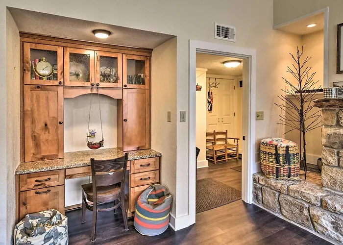 Steps To Ski Resort: Sugar Mountain Condo!